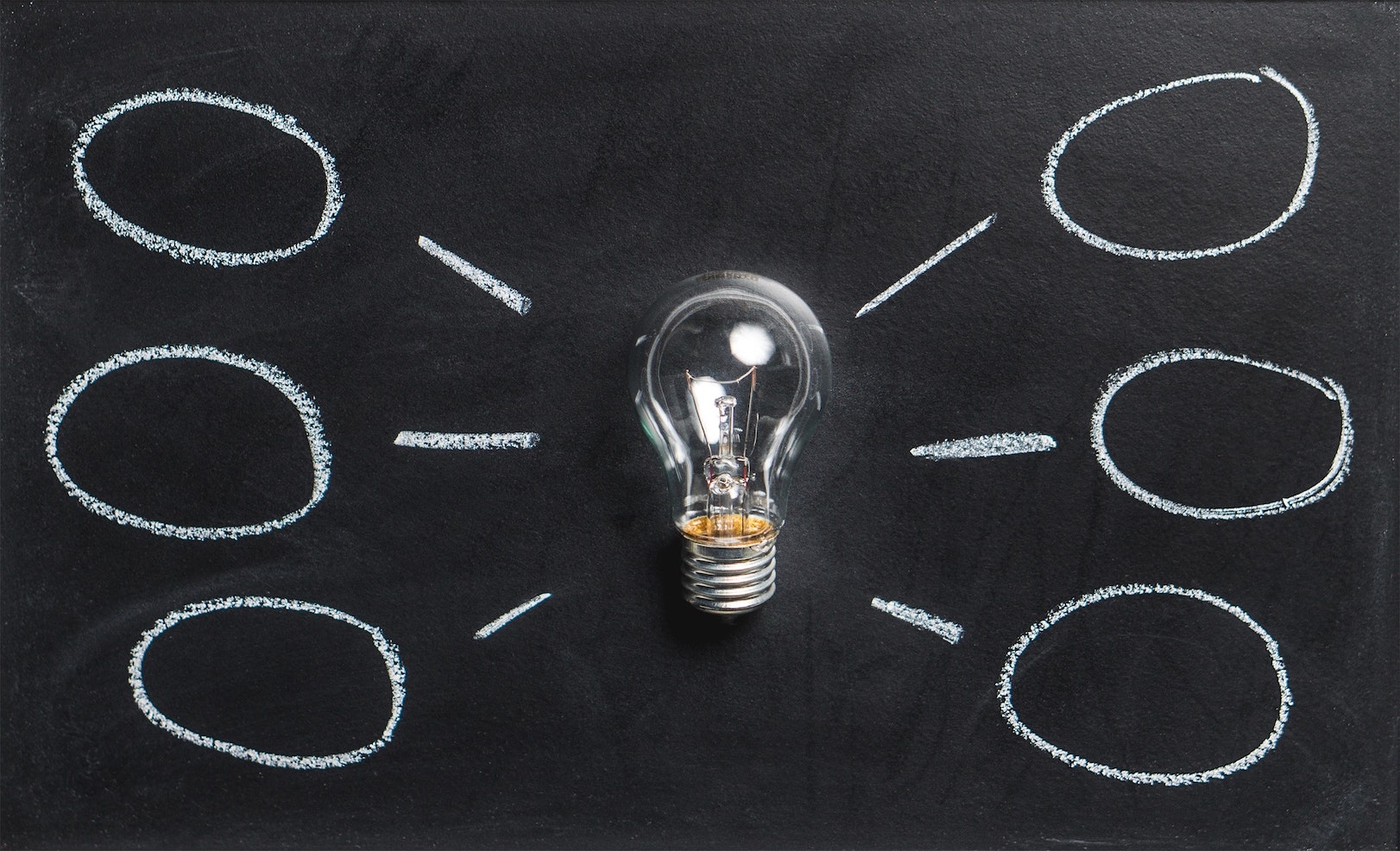 Light bulb leading to ideas 